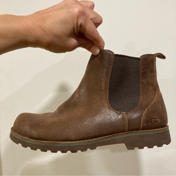 UGG sz 7 leather Chelsea boots ankle boots booties winter sheepskin insole fall - Picture 3 of 14